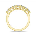 Memoire Ring mit Labordiamanten von 0.70 Karat in 18 Kt Gelbgold