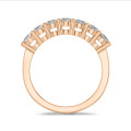 Memoire Ring mit Labordiamanten von 0.70 Karat in 18 Kt Rotgold