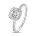 2.50 Karat Halo Solitärring mit Diamant im Kissenschliff aus Weißgold mit runden Diamanten