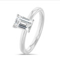 1.50 Karat Solitärring mit laborgezüchtetem Diamant im Smaragdschliff aus Weißgold