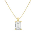 3.00 Karat Solitär Anhänger mit laborgezüchtetem Diamant im Smaragdschliff aus Gelbgold
