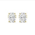 4.00 Karat Solitär Ohrringe aus Gelbgold mit ovalen Diamanten