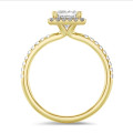 5.00 Karat Halo Solitärring mit Prinzessdiamant aus Gelbgold mit runden Diamanten