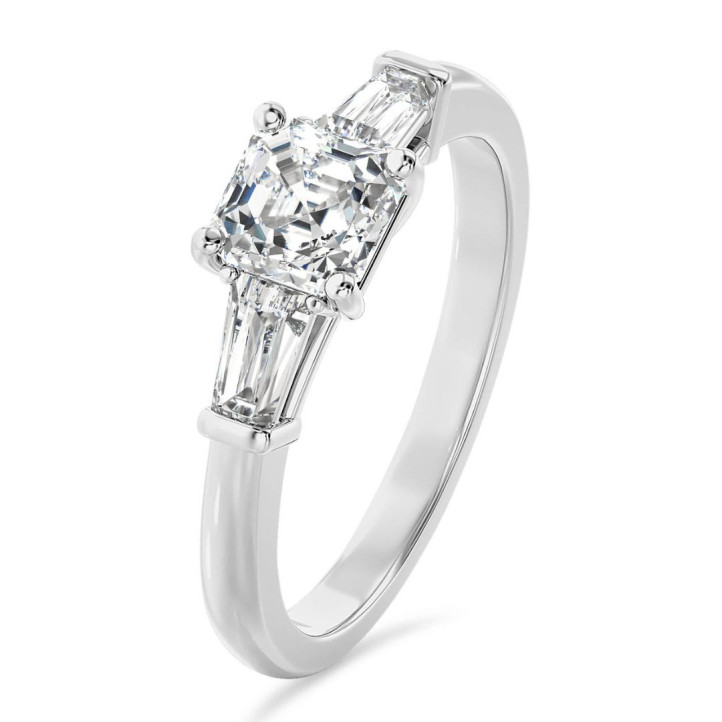 1.00 Karat Trilogie-Ring aus Weißgold mit asscher geschliffenem Labordiamant und konischen laborgezüchteten Baguettes