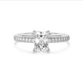 1.00 Karat Solitärring mit Diamant im Radiant-Schliff und hidden halo aus Weißgold