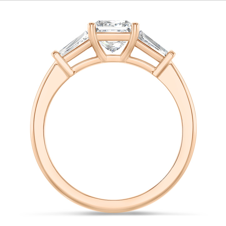 3.00 Karat Trilogie-Ring aus Rotgold mit laborgezüchtetem Prinzessdiamant und laborgezüchteten konischen Baguettes