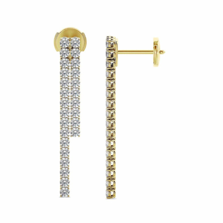 Straight earrings with 3.90 carat diamonds in yellow gold