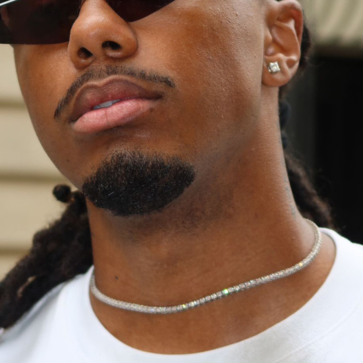 Straight riviere necklace with 14.60 Ct diamonds in red gold