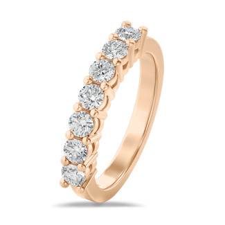 Alianza de media banda con 0.70 Qt diamantes en oro rojo