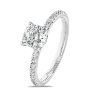 2.00 quilates anillo solitario diamante cojín cultivado en laboratorio en oro blanco con diamantes cultivados en laboratorio en los lados