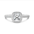 1.00 quilates halo anillo solitario diamante cojín en oro blanco con diamantes redondos