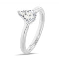1.00 quilates anillo solitario en oro blanco con diamante pera