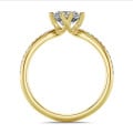 1.00 quilates anillo solitario diamante en oro amarillo con diamantes laterales