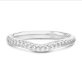 0.25 quilates alianza curva (media banda) en oro blanco con diamantes