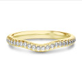 0.45 quilates alianza curva (banda completa) en oro amarillo con diamantes cultivados en laboratorio