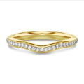 0.41 quilates alianza curva (banda completa) en oro amarillo con diamantes cultivados en laboratorio