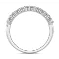 1.20 quilates alianza en oro blanco con diamantes redondos