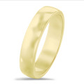 Anillo de boda con superficie esférica ligeramente de 5.00 mm en oro amarillo