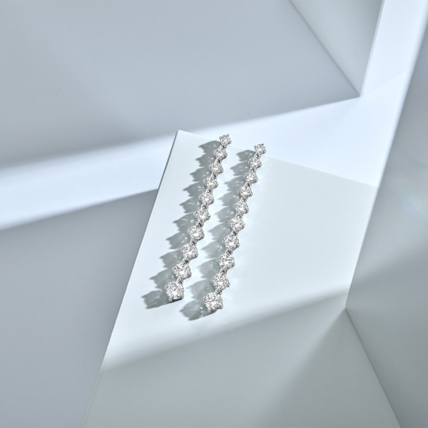 Pendientes dégradé con 5.85 quilates diamante cultivado en laboratorio en oro blanco