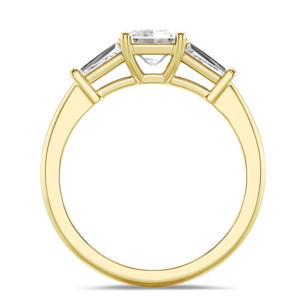 Anillos - 3.00 quilates anillo trilogía en oro amarillo con un diamante talla esmeralda cultivado en laboratorio y baguettes cónicos cultivados en laboratorio