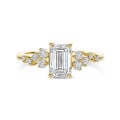 Anillo solitario tipo cluster 2.00 ct en oro amarillo con diamante corte esmeralda