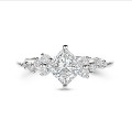 Anillo solitario tipo cluster 2.00 ct en oro blanco con diamante corte princesa