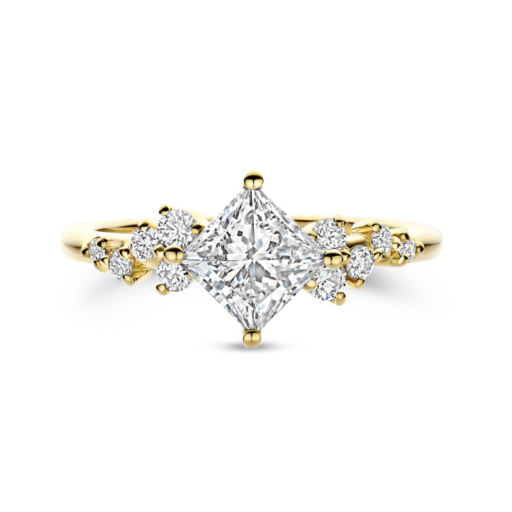 Anillo solitario tipo cluster 2.00 ct en oro amarillo con diamante corte princesa