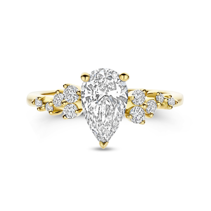 Anillo solitario tipo cluster 1.00 ct en oro amarillo con diamante corte pera