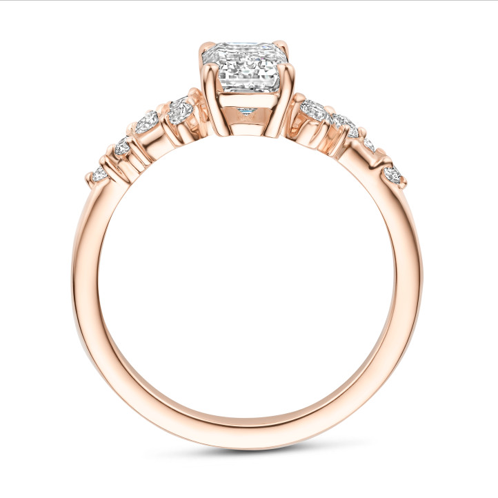 Anillo solitario tipo cluster 2.00 ct en oro amarillo con diamante corte esmeralda