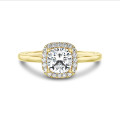 1.20 carats bague solitaire de type auréole avec un diamant coussin en or jaune avec diamants ronds