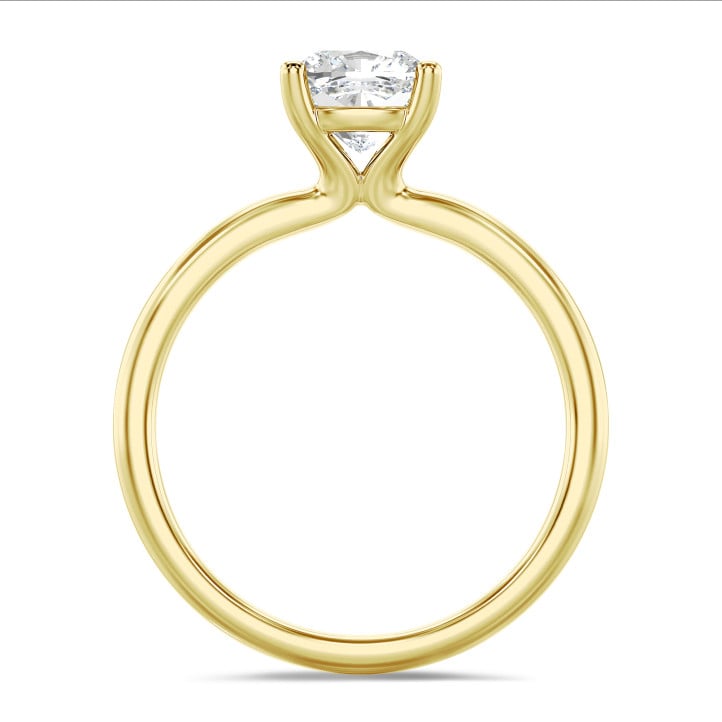 1.00 carat bague solitaire avec un diamant synthétique coussin en or jaune
