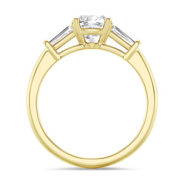 Bagues de fiançailles - 1.00 carat Bague trilogie en or jaune avec un diamant synthétique coussin et deux diamants synthétiques baguettes de forme conique