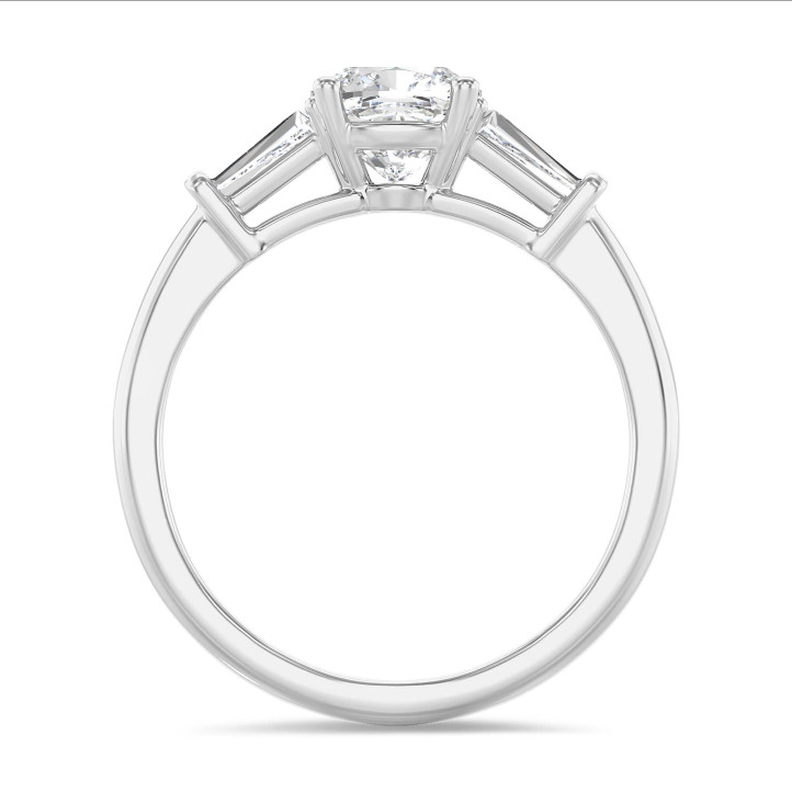 1.00 carat Bague trilogie en platine avec un diamant synthétique coussin et deux diamants synthétiques baguettes de forme conique