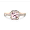 1.20 carats bague solitaire de type auréole avec un diamant coussin rose en or rouge avec diamants ronds