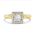 1.50 carats bague solitaire de type auréole avec un diamant de laboratoire princesse en or jaune avec diamants de laboratoire ronds
