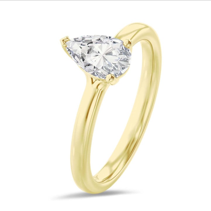 1.00 carat bague solitaire avec un diamant poire en or jaune