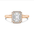 2.00 carats bague solitaire de type auréole avec un diamant émeraude en or rouge avec diamants ronds