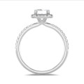 2.00 carats bague solitaire de type auréole avec un diamant émeraude en or blanc avec diamants ronds
