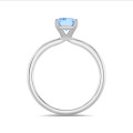 1.50 carat bague solitaire avec un diamant synthétique émeraude bleu en or blanc