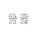 4.00 carats boucles d'oreilles solitaire en or blanc avec diamant ovale