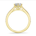 2.50 carat bague solitaire en or jaune avec diamants de laboratoire sur les côtés