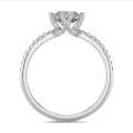 2.00 carat bague solitaire en or blanc avec diamants sur les côtés