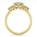 1.60 carat bague trilogie en or jaune avec diamants de laboratoire ronds