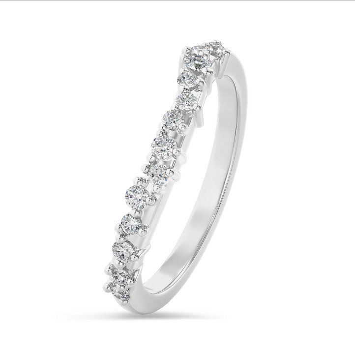 0.12 carat alliance en grappe avec des diamants ronds en or blanc