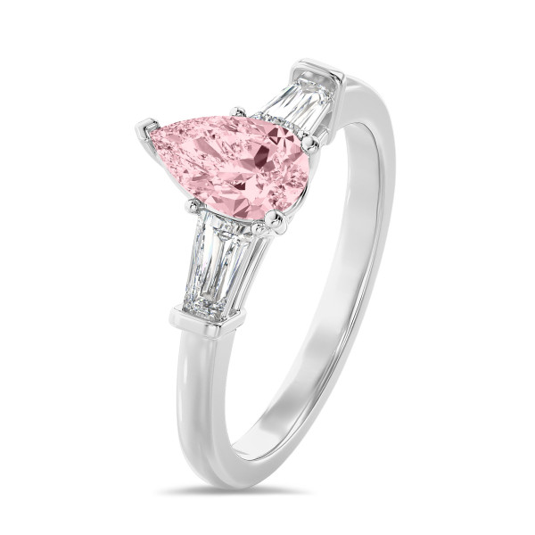 Bagues - 1.00 carat bague trilogie en platine avec un diamant synthétique poire rose et deux diamants synthétiques baguettes de forme conique