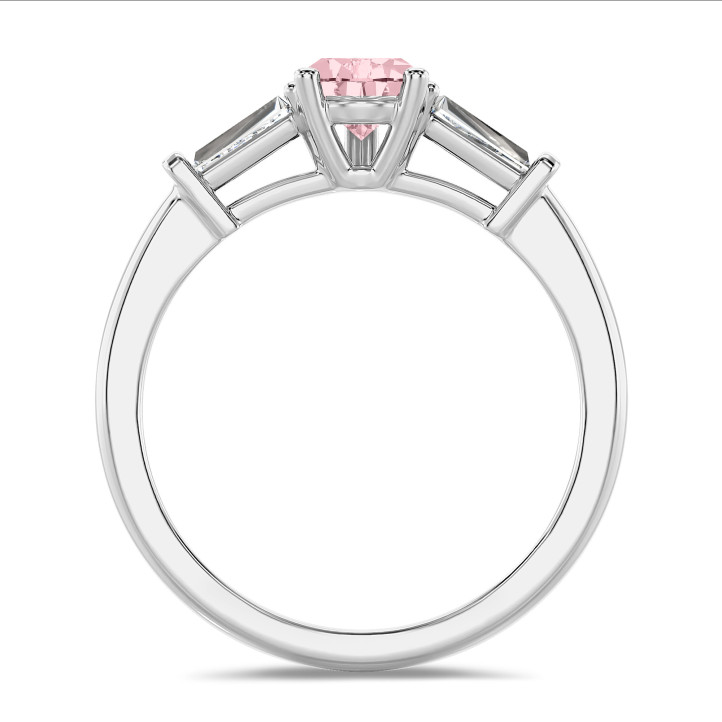 1.00 carat bague trilogie en platine avec un diamant poire rose et deux diamants baguettes de forme conique