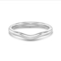 Alliance courbe en or blanc