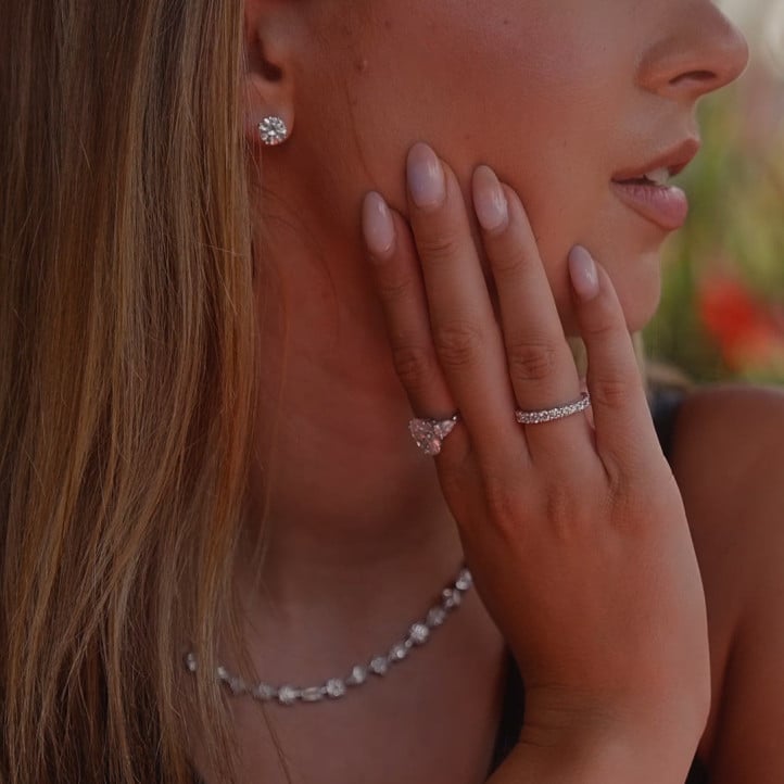 2.00 carats Boucles d'oreilles solitaires en or blanc avec diamants de laboratoire ronds