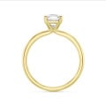 1.20 carat bague solitaire avec un diamant taille asscher en or jaune
