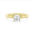 2.50 carat bague solitaire avec un diamant synthétique taille asscher en or jaune